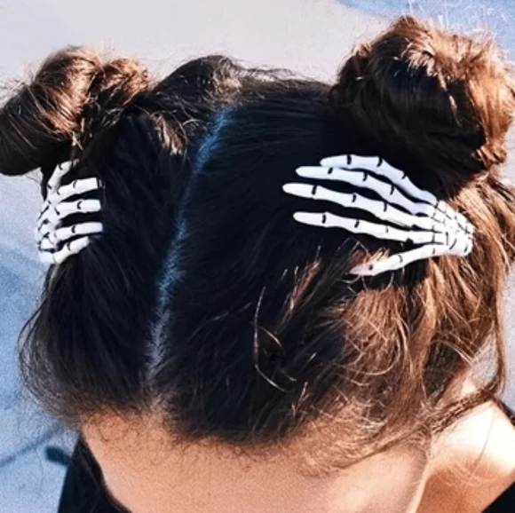 Skeleton hand Hair Clip NEW - Picture 2 of 3